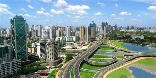 封丘县开小吃加盟后期回报大吗，在封丘县加盟麦格热狗哪个地段客源多