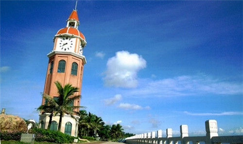 清晨在森林中漫步是什么歌（清晨森林里什么句子）